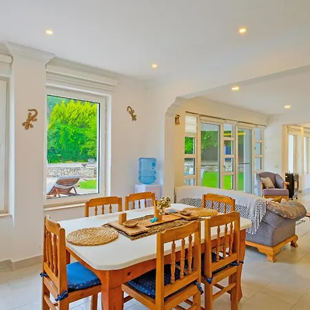Kismet Villa *